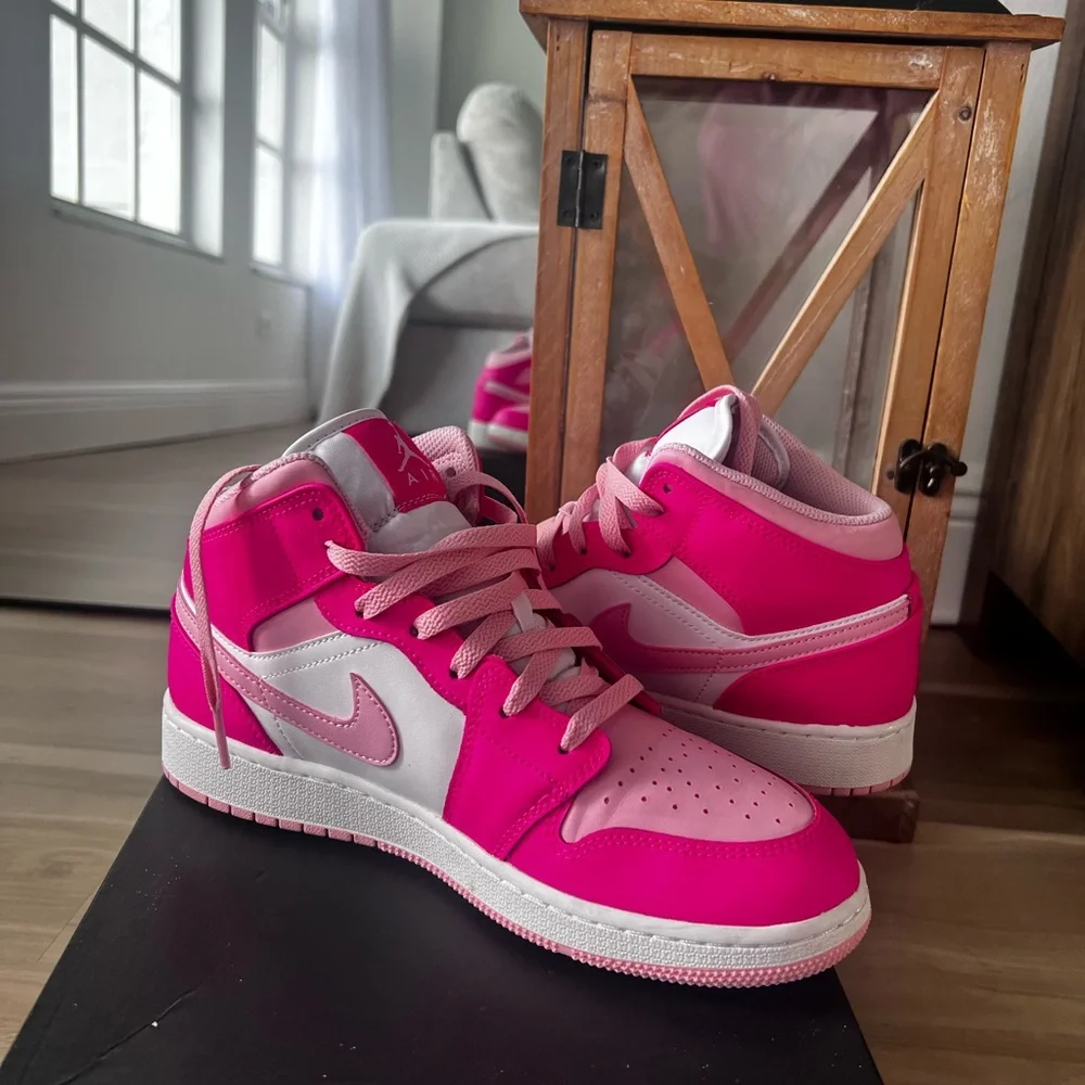 Air Jordan 1 mid - Picture 1 of 6